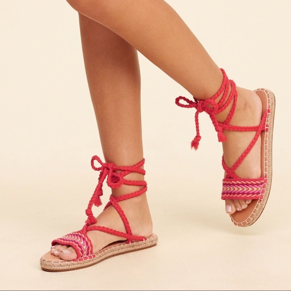 BNWT hollister lace up sandals - Picture 5 of 5